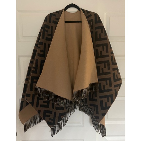 $2100 BRAND NEW FENDI REVERSIBLE WOOL CASHMERE FF LOGO CAPE PONCHO SHAWL NWT - Picture 10 of 16